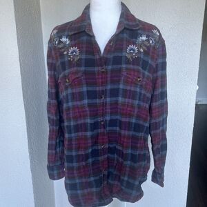 American Eagle Outfitters Plain Embroidered Floral Flannel Size Small